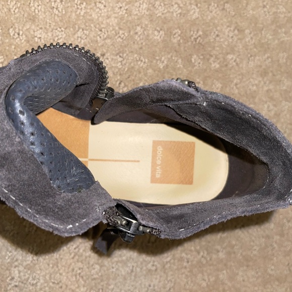 Stylish Black Ankle Boots - Picture 3 of 6